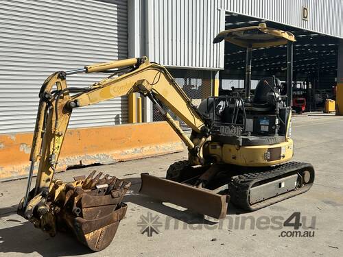 caption 2011 Komatsu PC27MR Rubber Tracked Excavator