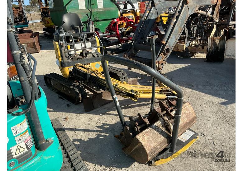 caption New Holland E18SR Excavator (Rubber Tracked)