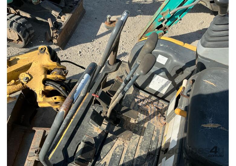 caption New Holland E18SR Excavator (Rubber Tracked)