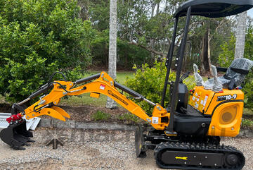   Rhinoceros xn10-9Se mini excavator with seats side mount control lever