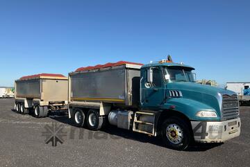 2015 Mack CMMR Granite Tipper & Dog Tri Axle Combination 2015 Mack CMMR Granite Tipper & Dog Tri Axle Combination