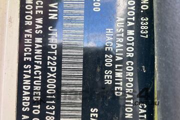 Toyota 2013   Hiace Bus