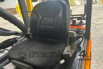 2007 Crown CG18S-5 Forklift Container Mast 2007 Crown CG18S-5 Forklift Container Mast