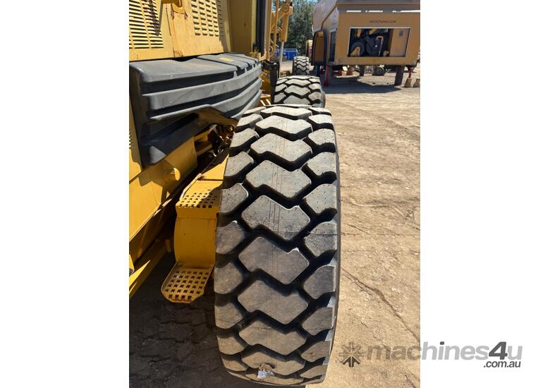 caption Caterpillar Grader 140H VHP