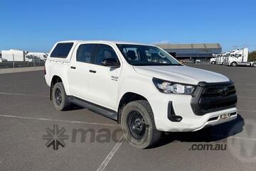 Toyota   Hilux SR Toyota   Hilux SR