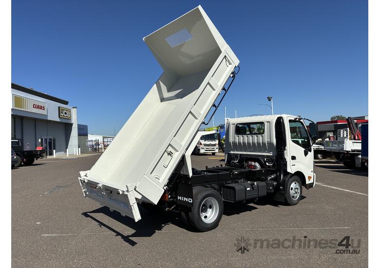 2025 Hino 616 AT 2810 WIDE TIP PRO  Tipper