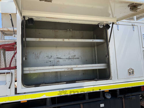 2014 Isuzu FSS550 Service Truck