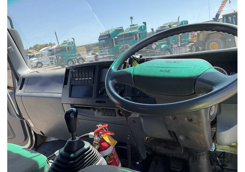 2014 Isuzu FSS550 Service Truck