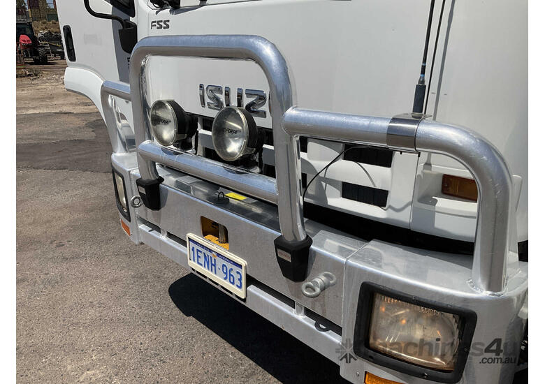 2014 Isuzu FSS550 Service Truck