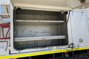 2014 Isuzu FSS550 Service Truck