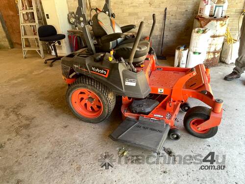 Kubota Z242 Zero turn mower.