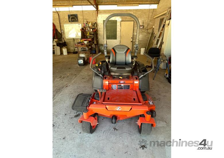 Kubota Z242 Zero turn mower.