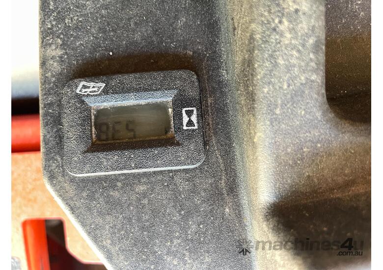 Kubota Z242 Zero turn mower.