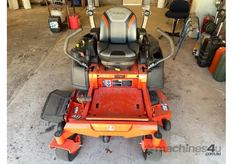Kubota Z242 Zero turn mower.