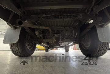 2011 Nissan Navara 4x4 ST-R Dual Cab T/Diesel (Manual)