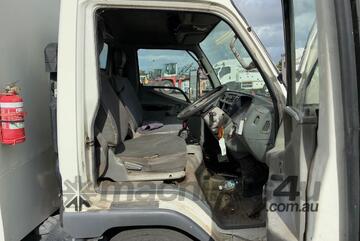 2004 Mitsubishi Canter Caged Tabletop