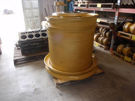 Caterpillar 657E Final Drive & Wheel Group - picture1' - Click to enlarge