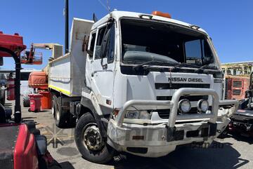 Nissan 2005   6x4 Tipper Truck