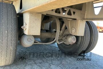 2007 Maxitrans ST3 Tri Axle Flat Top Trailer