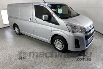 Toyota 2021   Hiace Diesel