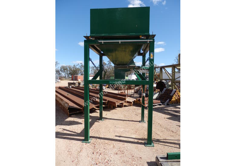 New thomas Thomas Bulk Bagging Hopper Feeders & Hoppers in DALBY, QLD
