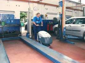 BA410 walk behind battery powered scrubbing drying - picture1' - Click to enlarge