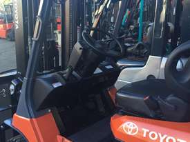 TOYOTA 7FB25 ELECTRIC FORKLIFT RUNS LIKE NEW 4.3M  - picture2' - Click to enlarge