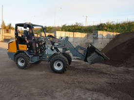 GIANT V5003 NEW ARTICULATED MINI LOADER - picture0' - Click to enlarge