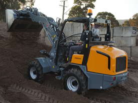 GIANT V5003 NEW ARTICULATED MINI LOADER - picture2' - Click to enlarge