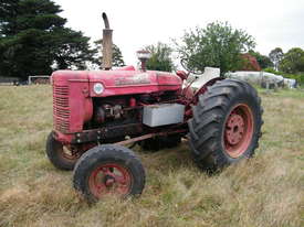 International AWD7 tractor - picture0' - Click to enlarge