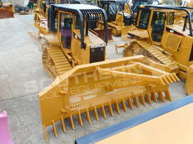 D5M D5N Dozers Canopy Sweeps & Screens DOZSWP - picture1' - Click to enlarge