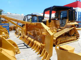 D5M D5N Dozers Canopy Sweeps & Screens DOZSWP - picture2' - Click to enlarge
