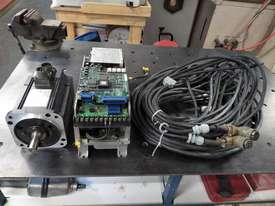AC Servo Motor Drive & cables 0.45Kw - picture0' - Click to enlarge