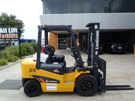New 2.5t Diesel Container Forklift - picture1' - Click to enlarge