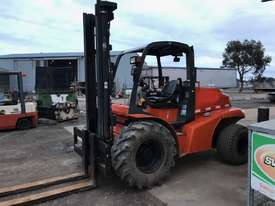 Rough terrain forklift - picture0' - Click to enlarge