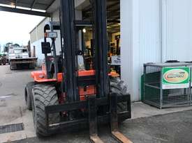 Rough terrain forklift - picture1' - Click to enlarge