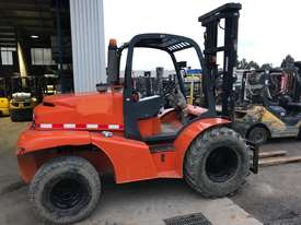 Rough terrain forklift - picture2' - Click to enlarge