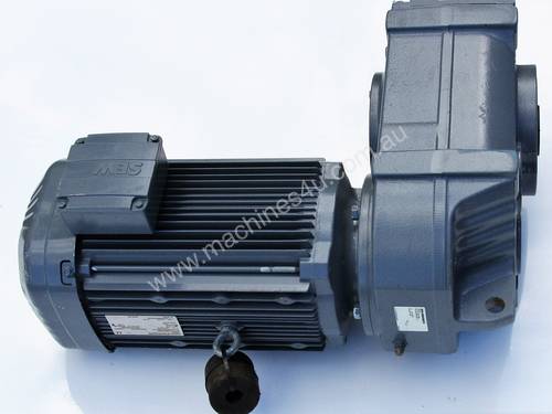 5.5 KW Sew-Eurodrive Parallel Shaft Helical Gearmotor F series 49 RPM Ratio 30:1 Weight 110 KG