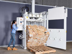 400 - Vertical Baler - picture1' - Click to enlarge