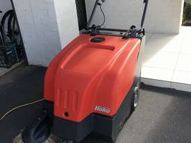 Hako Hamster 650 Battery Sweeper - picture0' - Click to enlarge