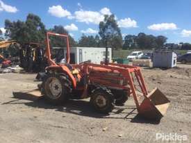 Kubota L245DT - picture2' - Click to enlarge