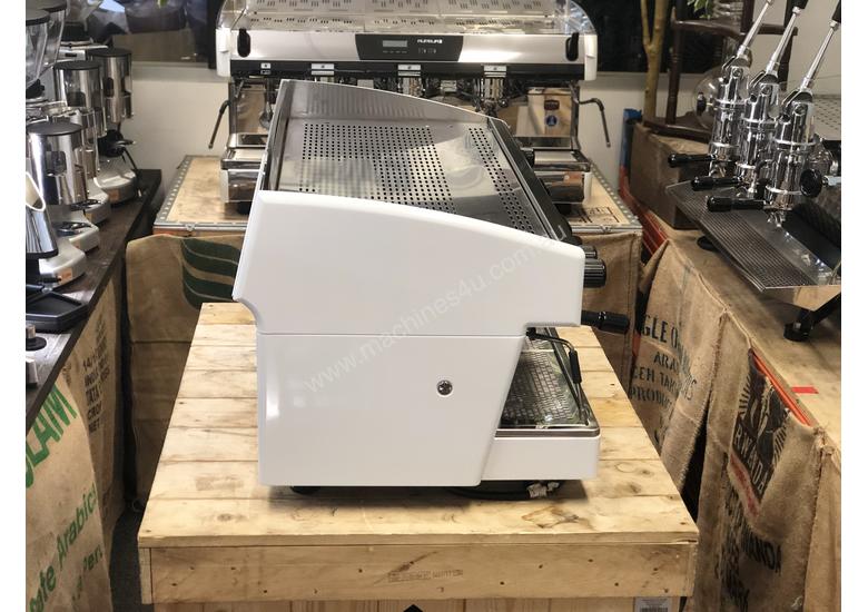 Used wega WEGA ATLAS EVD WHITE 3 GROUP ESPRESSO COFFEE MACHINE Coffee