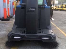 Battery Electric Sweeper - picture1' - Click to enlarge
