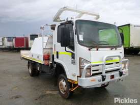 2011 Isuzu NPS300 - picture0' - Click to enlarge