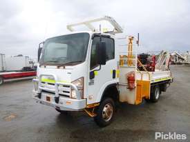 2011 Isuzu NPS300 - picture2' - Click to enlarge