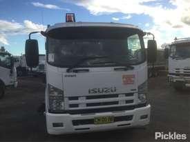 2009 Isuzu FRR600 - picture1' - Click to enlarge