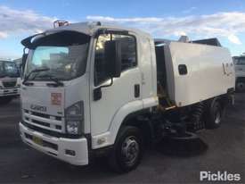 2009 Isuzu FRR600 - picture2' - Click to enlarge