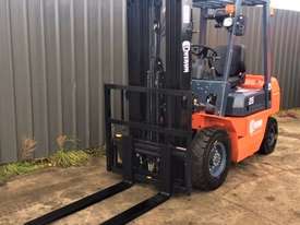 New Titan by  Everun Australia FD25 Diesel Forklift - picture1' - Click to enlarge