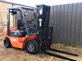 New Titan by  Everun Australia FD25 Diesel Forklift - picture2' - Click to enlarge