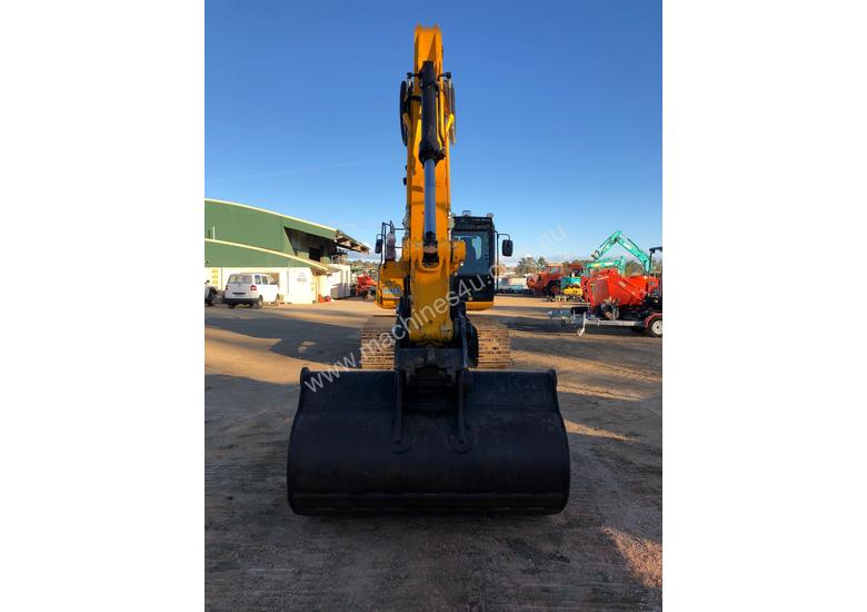 caption 2016 20T Excavator JCB JS200SCT2